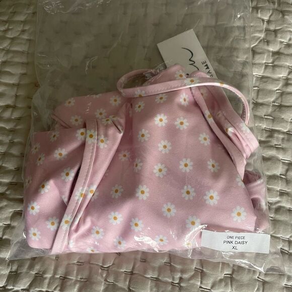 NWT - Pink Daisy One Piece with Flattering Neckline and Cheeky Coverage - Sz XL - Picture 9 of 9